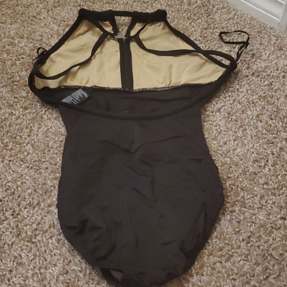 Extra small leotard/swimsuit with pattern detail - Picture 3 of 5